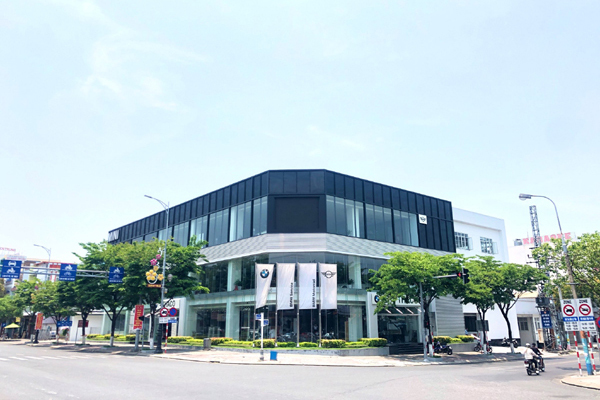Không gian trưng bày chuẩn quốc tế của showroom BMW Đà Nẵng