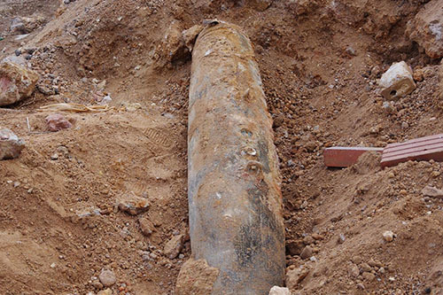 Quả bom 230kg nằm dưới đất vườn ở TP Hạ Long