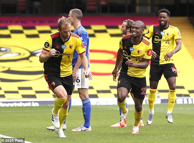 Mở tỷ số ở phút 90, Leicester vẫn tuột chiến thắng