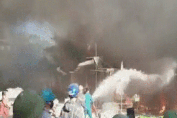 Cháy chợ ở Nghệ An, nhiều gian hàng bị thiêu rụi