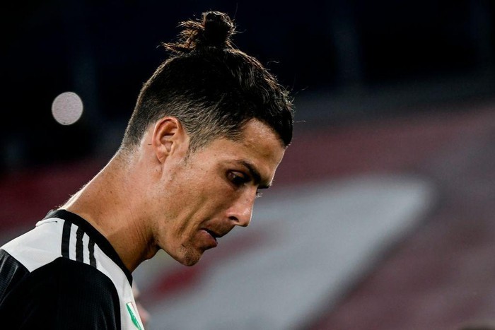 HLV Sarri thừa nhận, Ronaldo đang 'có vấn đề'