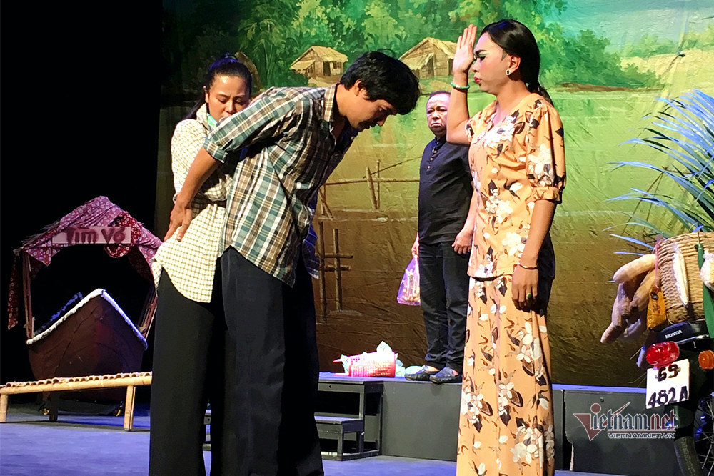 Minh Dự 'làm mẹ' Nam Thư, Quang Tuấn trong kịch 'Ngược gió'