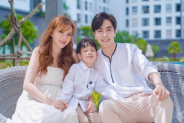 Thu Thủy xúc động hát tặng con gái sắp chào đời