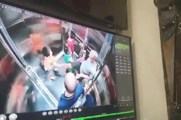 Chủ tịch Hà Nội yêu cầu làm rõ vụ bé trai bị dâm ô trong thang máy chung cư