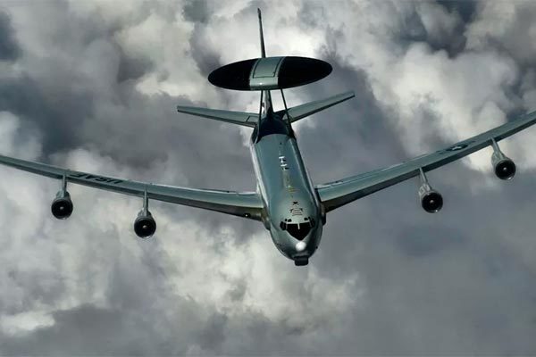 Mỹ phái máy bay do thám áp sát, Tổng thống Venezuela đấu dịu