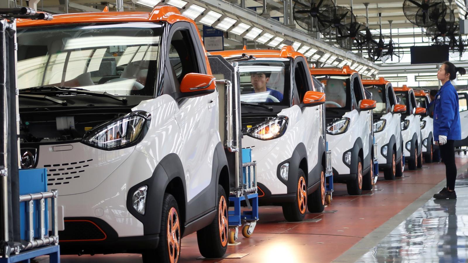 Trung Quốc sẽ nới lỏng mục tiêu sản xuất xe điện hậu Covid-19