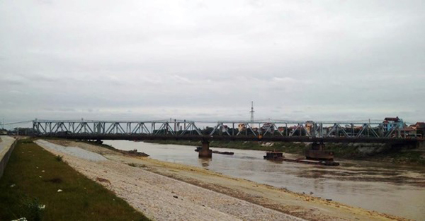 Hanoi to build new bridge over Duong River