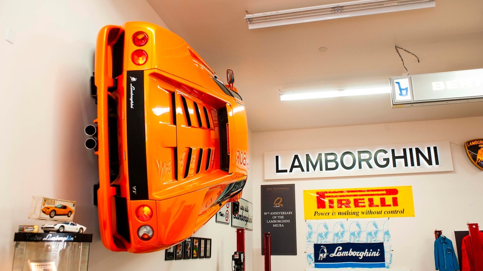 Rao bán chiếc Lamborghini Diablo VT treo tường độc đáo