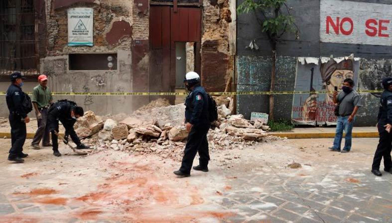 Hình ảnh động đất rung chuyển Mexico, cảnh báo sóng thần