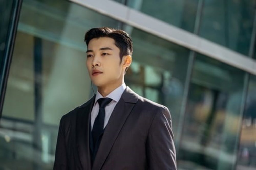 Bạn gái của diễn viên Taecyeon là nhân viên văn phòng 29 tuổi