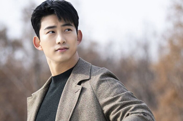 Bạn gái của diễn viên Taecyeon là nhân viên văn phòng 29 tuổi