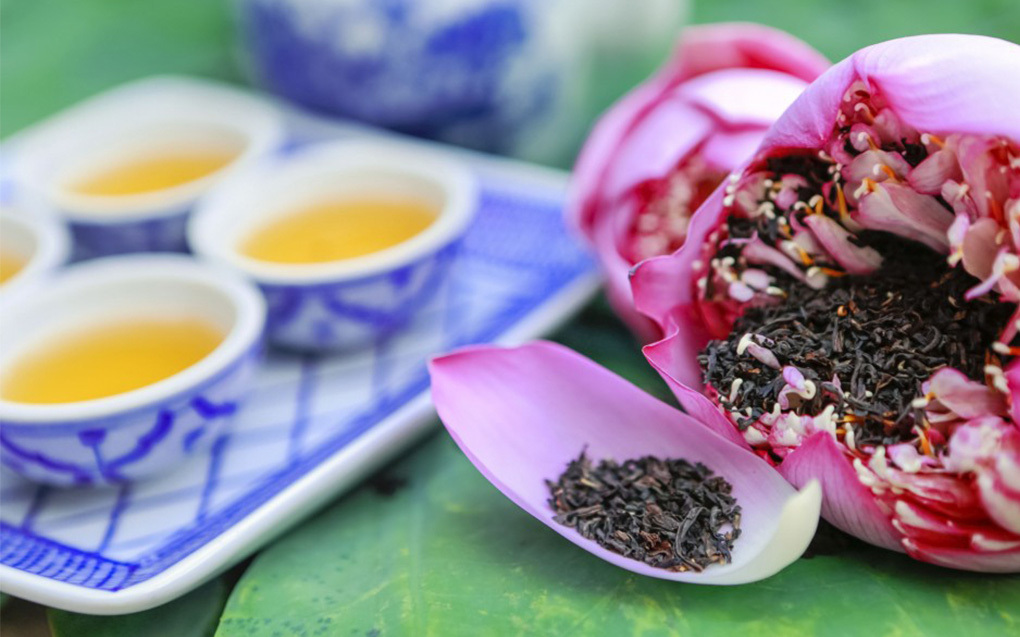 Trà ướp bông sen tươi 40 nghìn/bông đắt khách