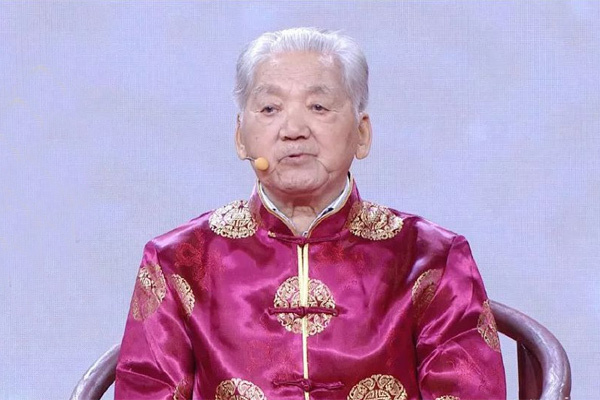 Bí quyết sống thọ của bác sĩ 99 tuổi: Ba lát gừng ngâm giấm mỗi ngày