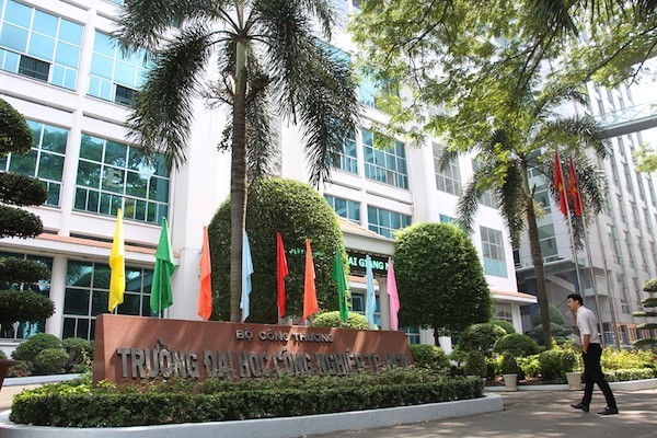 Sinh viên phản ứng việc học từ 6h30 sáng, chỉ có 50 phút ăn trưa