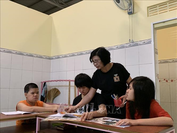 Teacher spends more than 20 years guiding children with disabilities
