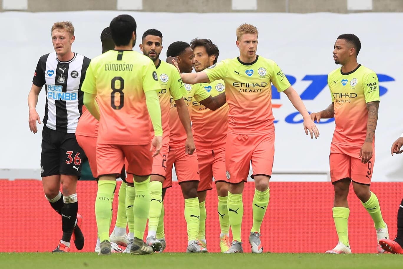 Thổi bay Newcastle, Man City hẹn Arsenal ở Wembley