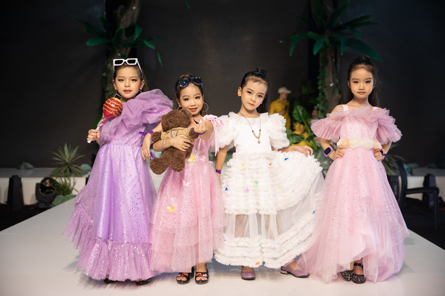 Nhà báo Đông Vũ ra mắt bộ sưu tập đầu tay