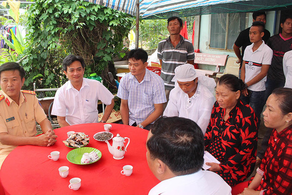 Ba người cùng gia đình gặp tai nạn tử vong trên đường về quê