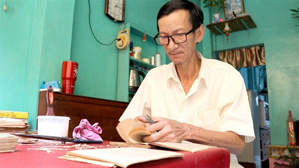 HCM City's last bookbinder keeps craft alive