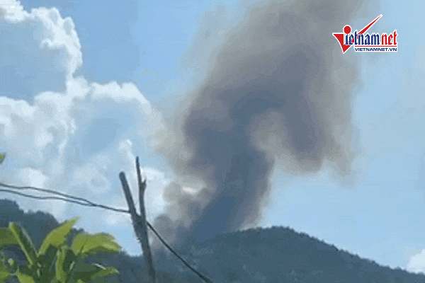 Lửa bùng phát trở lại, rừng ở Nghệ An tiếp tục cháy lớn