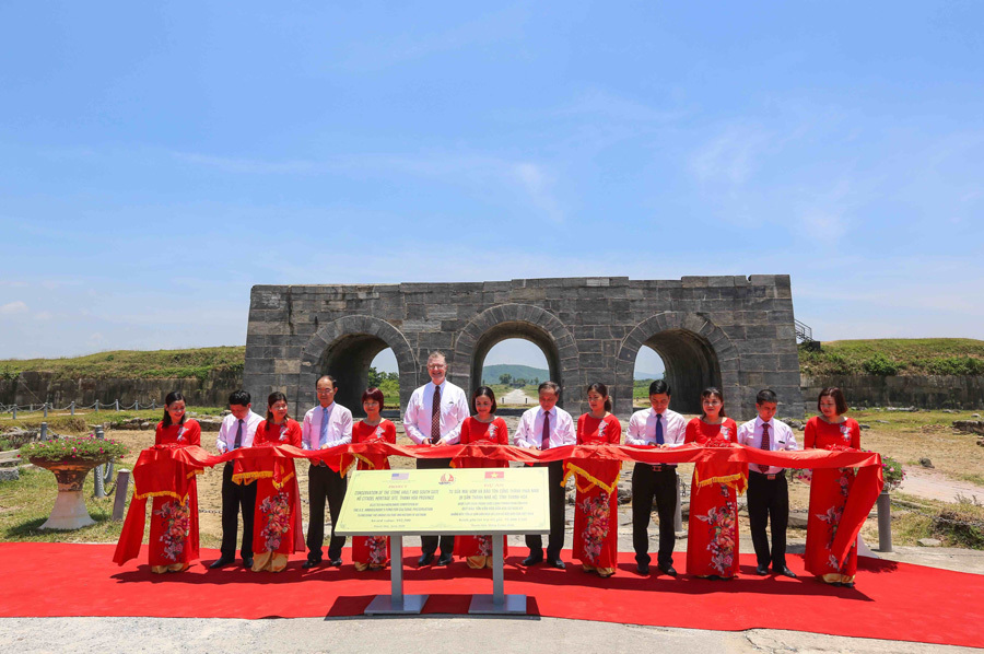 Đại sứ Mỹ khánh thành dự án bảo tồn di sản văn hóa UNESCO Thành nhà Hồ