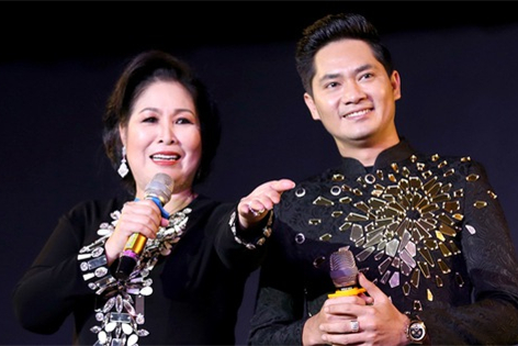 NSND Hồng Vân và Minh Luân chật vật gánh lỗ sân khấu