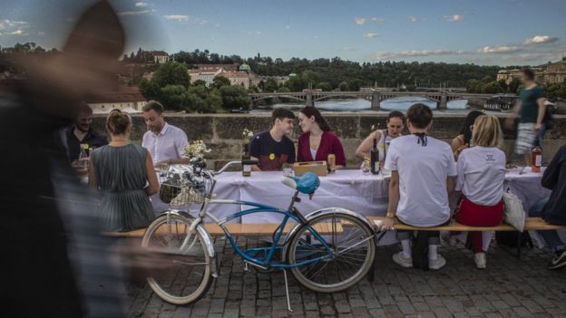 Coronavirus: Czechs hold 'farewell party' for pandemic