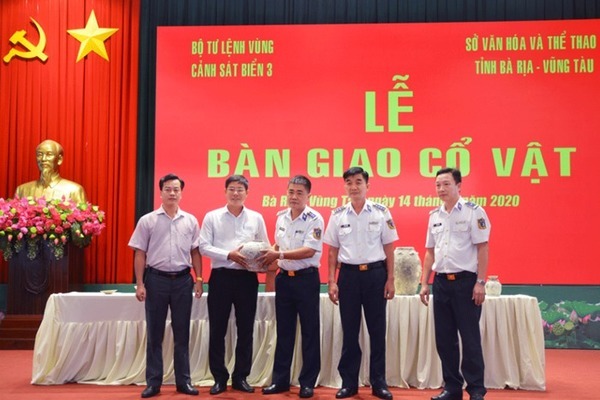 Bộ Tư lệnh Vùng Cảnh sát biển 3 bàn giao cổ vật cho Bảo tàng