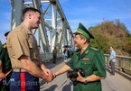 Vietnam, US war veterans meet on Ham Rong Bridge