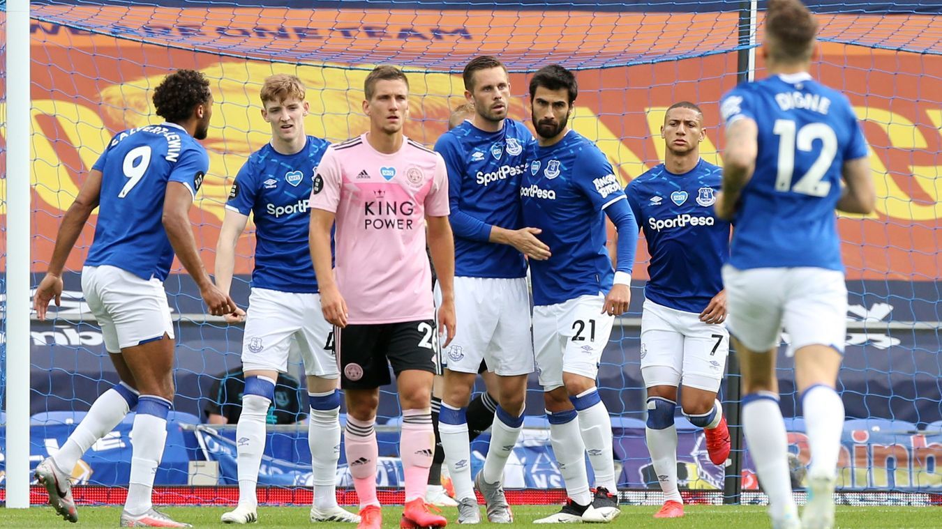 Leicester thua thảm, MU phả hơi nóng sau gáy