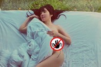 Elly Trần bị fan gắn biển 'cấm cởi' chỉ vì liên tiếp khoe ảnh nude