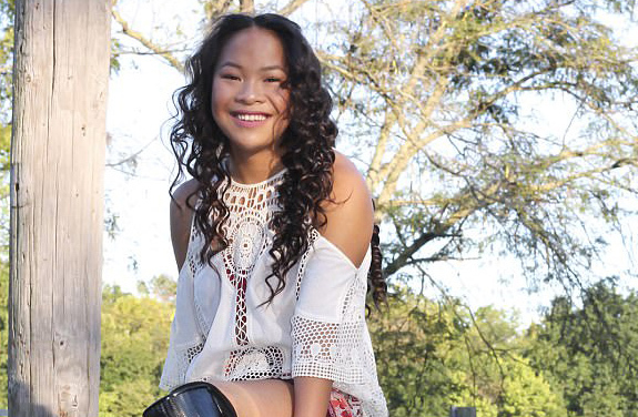 Cô gái gốc Việt mất 2 chân thành vận động viên bơi lội ở Mỹ