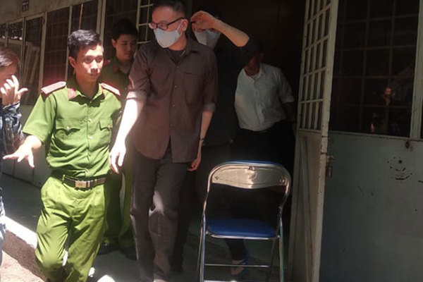 Cử nhân Luật đi trộm xe camry bán lấy tiền trả nợ