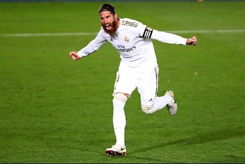 Ramos hóa người hùng, Real Madrid bỏ xa Barca 4 điểm