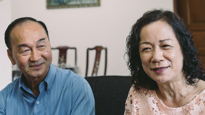 Cặp vợ chồng ở Singapore nhận nuôi 17 đứa trẻ trong 18 năm