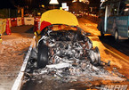 Siêu xe Ferrari 456 Italia bất ngờ bốc cháy trên đường cao tốc