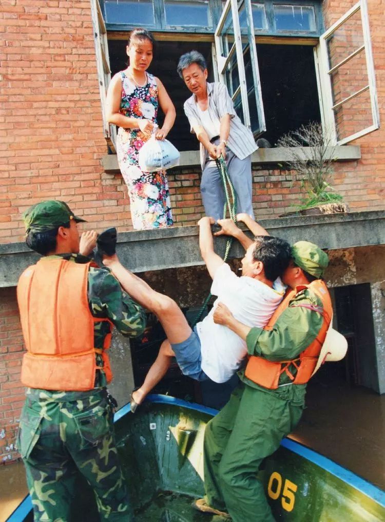 Hình ảnh 'đại hồng thủy' tại Trung Quốc năm 1998