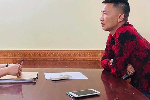 Lật tẩy 2 cuốn sách dạy kiếm tiền của giang hồ mạng Huấn 'hoa hồng'