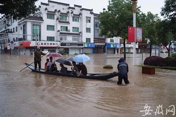 Học sinh Trung Quốc đi thuyền đến kỳ thi đại học khốc liệt nhất thế giới