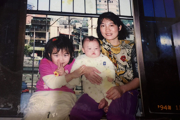 Cô gái Đài Loan xúc động gặp lại ‘mẹ Việt’ sau nhiều năm đi tìm