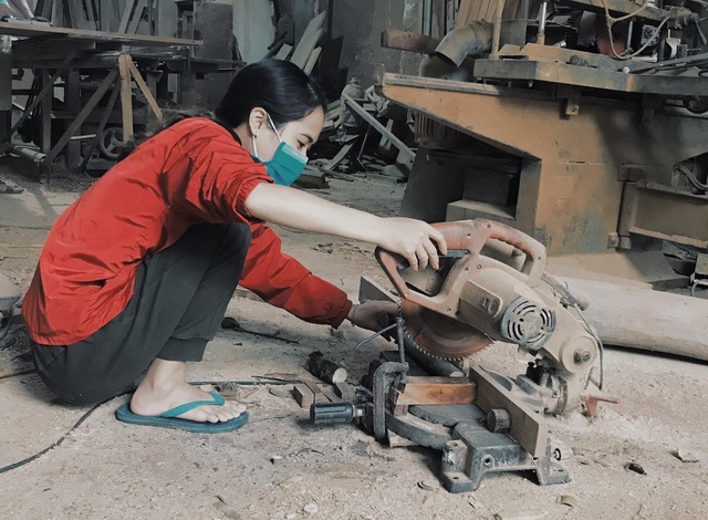 Bỏ lương nghìn USD về quê làm mộc, nữ 9x khởi nghiệp từ góc chuồng gà