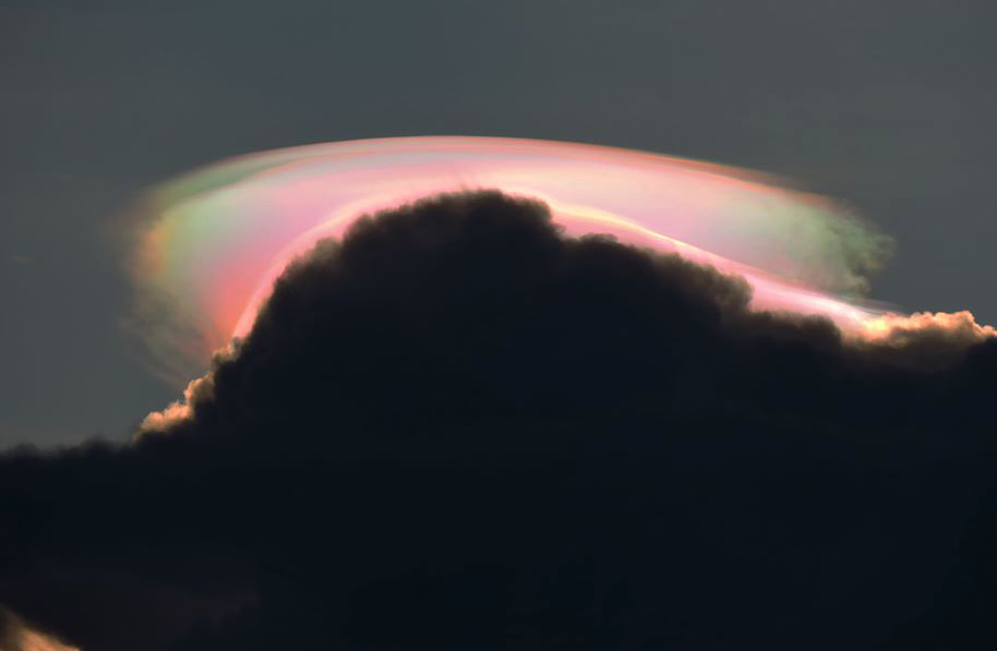 Facebook ngập tràn mây ngũ sắc