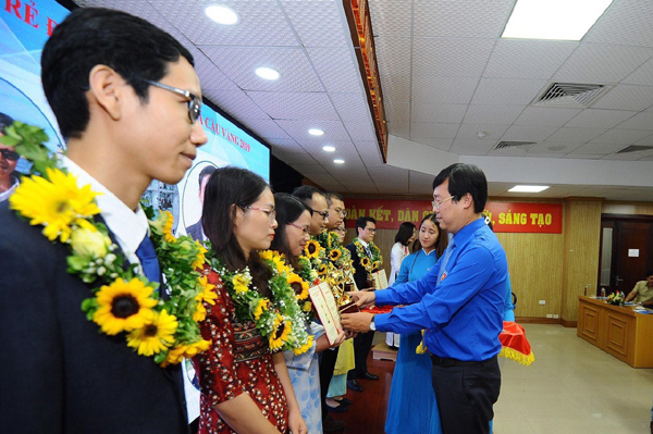 10 tài năng khoa học trẻ nhận giải Quả cầu vàng 2019