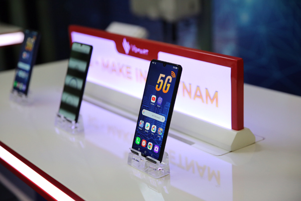 Ra mắt smartphone 5G đầu tiên của Việt Nam