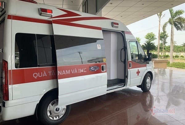 Xe cấp cứu áp lực âm đầu tiên tại Việt Nam hỗ trợ chống Covid-19