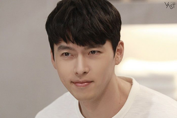 Ảnh hậu trường quảng cáo đốn tim fan của Hyun Bin