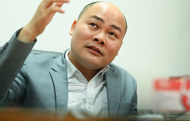 'Cái giá' phải trả cho đam mê của bầu Đức và Nguyễn Tử Quảng