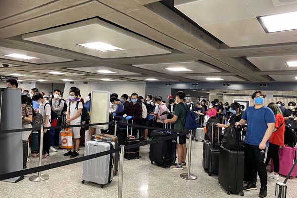 Hình ảnh đưa công dân Việt Nam từ Mỹ về nước