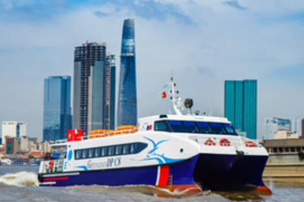 Tạo luồng xanh đường thủy, dùng tàu cao tốc chuyển thực phẩm đến TP.HCM