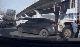 Tài xế xe tải tông 7 ô tô rồi bỏ chạy